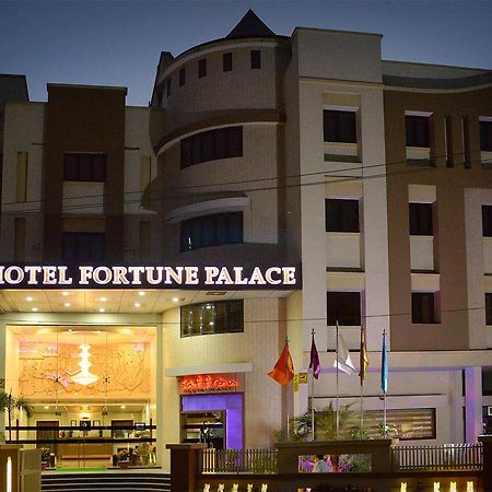 Hotel Fortune Palace Jāmnagar Buitenkant foto